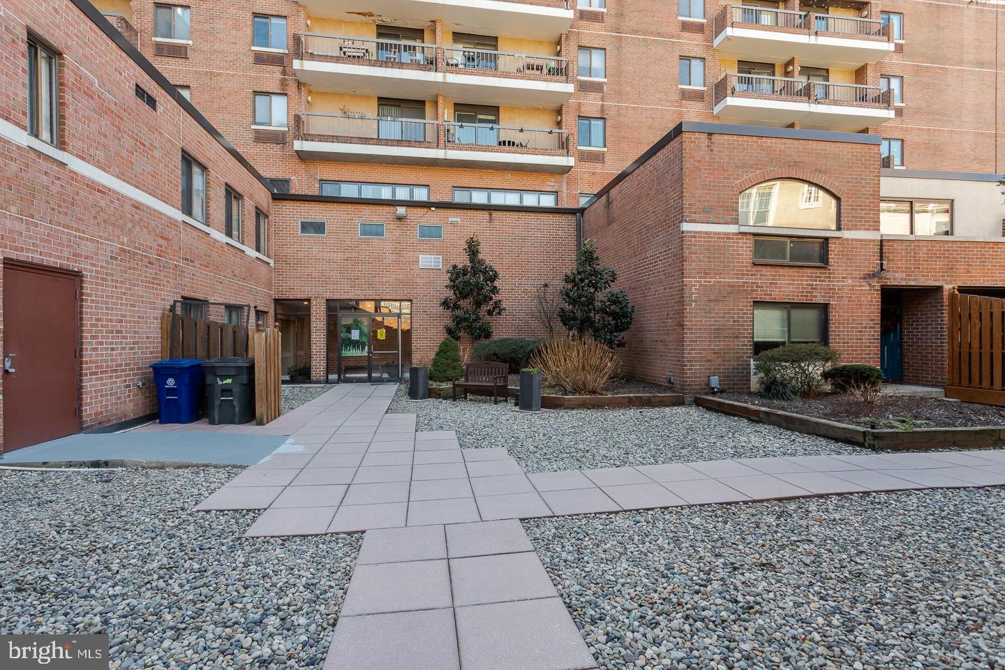 200-10 Lombard St #709 Property Photo 24