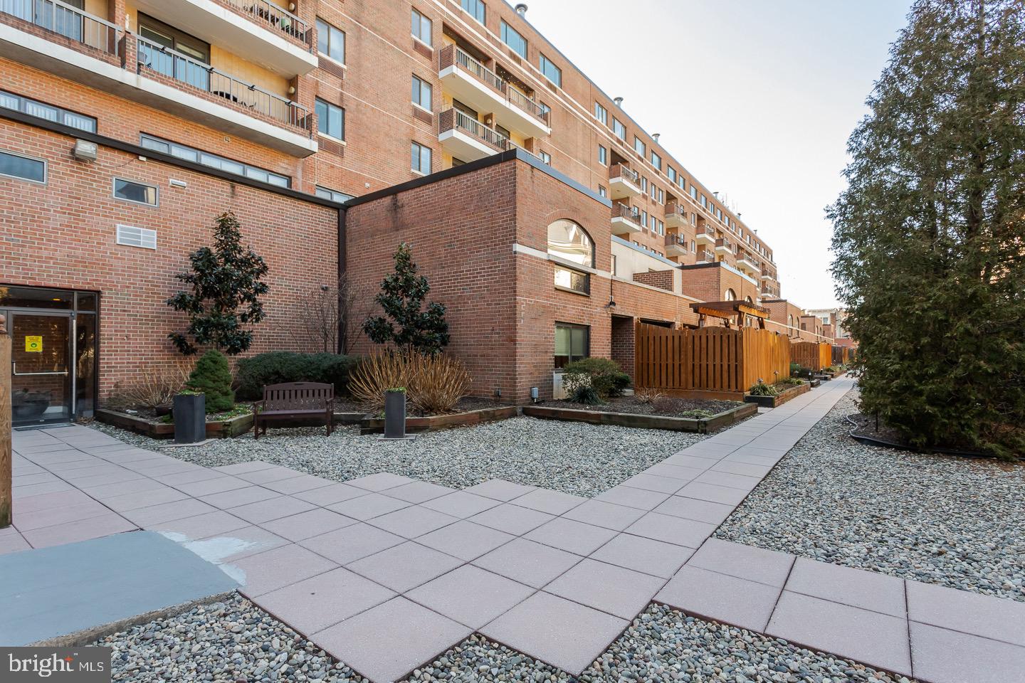 200-10 Lombard St #709 Property Photo 25