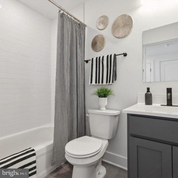 2200 E Somerset St #triplex 25 Property Photo 6
