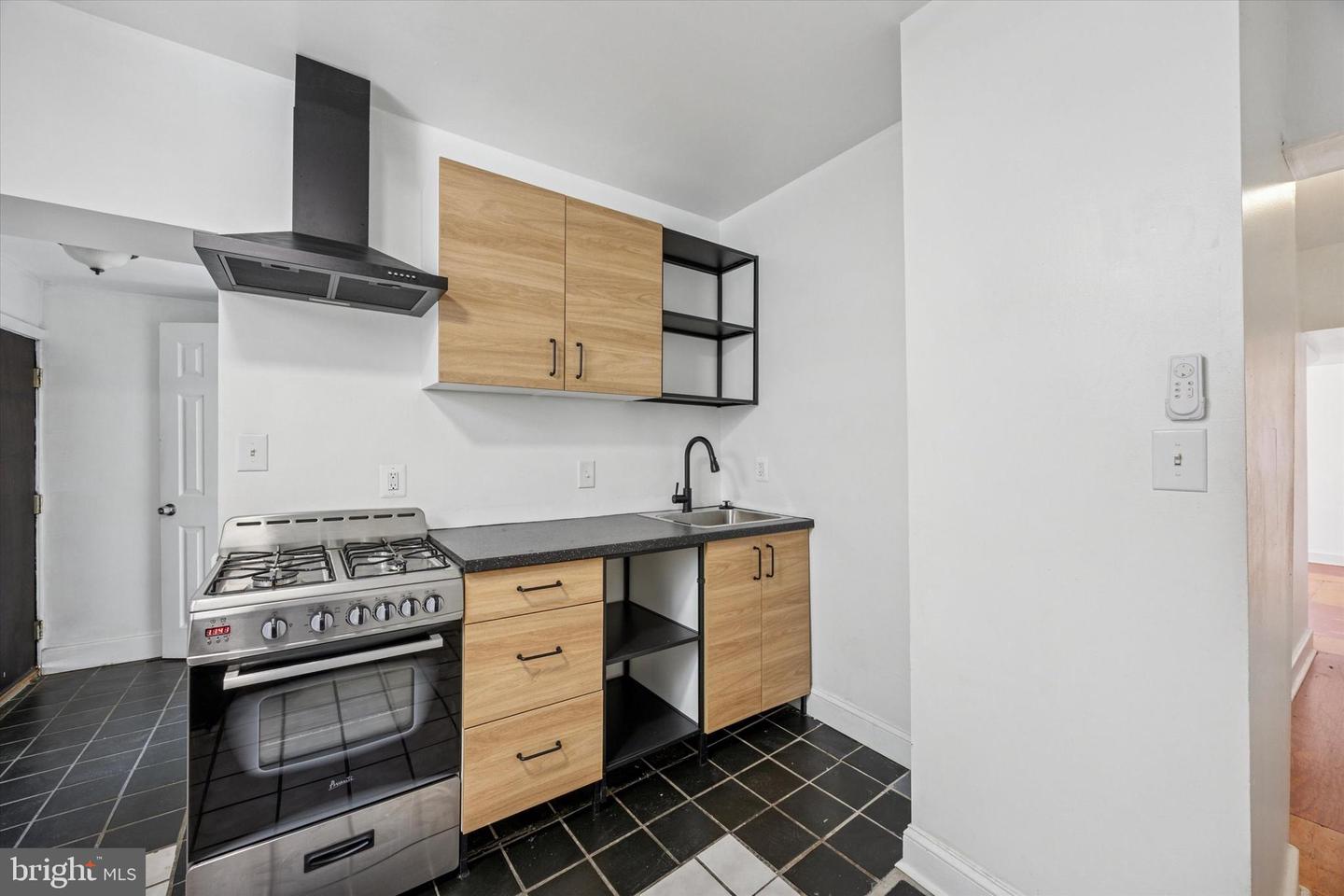 1235 E Berks St Property Photo 14