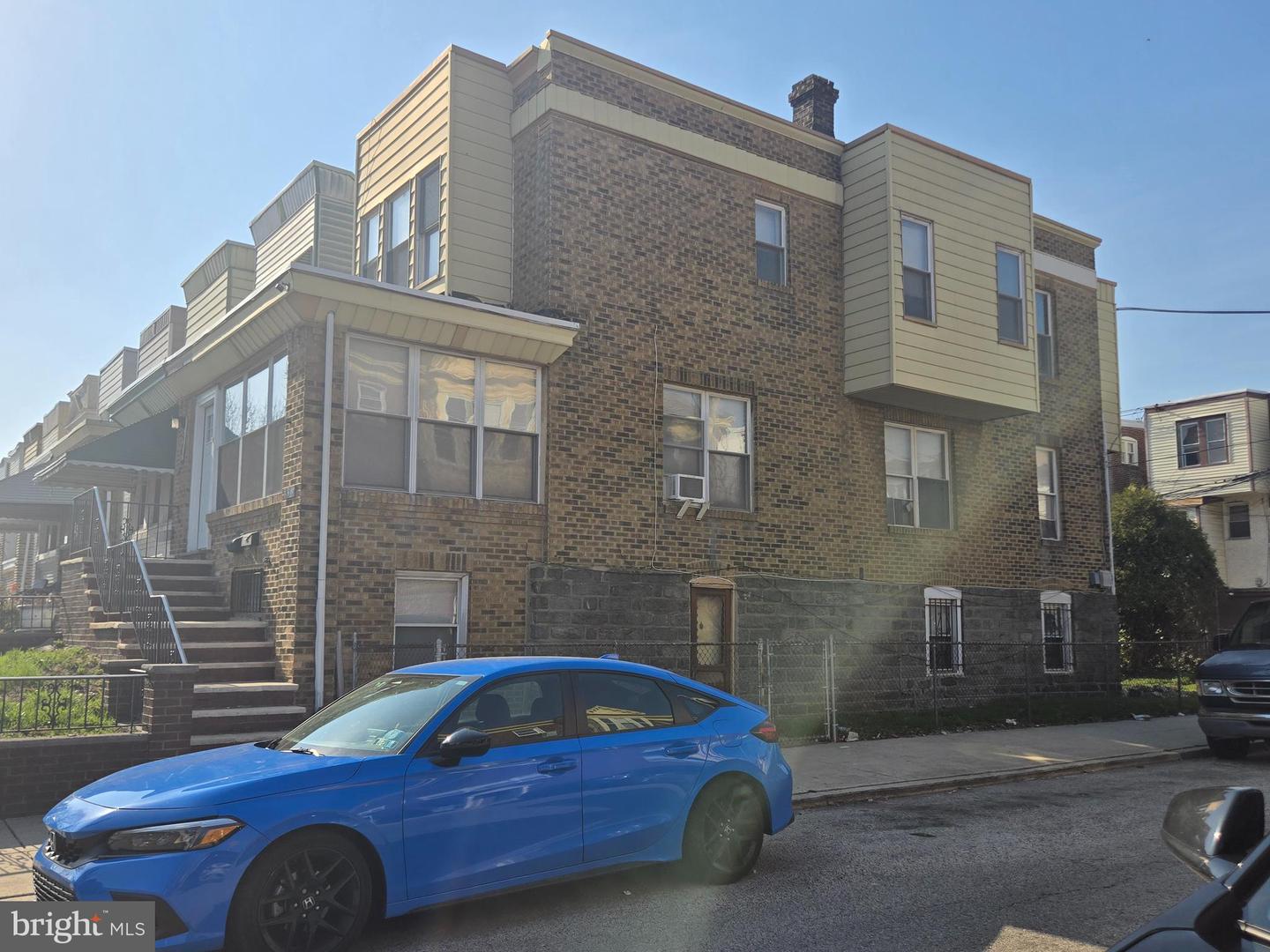 5345 W Berks St #2nd Floor Property Photo 2