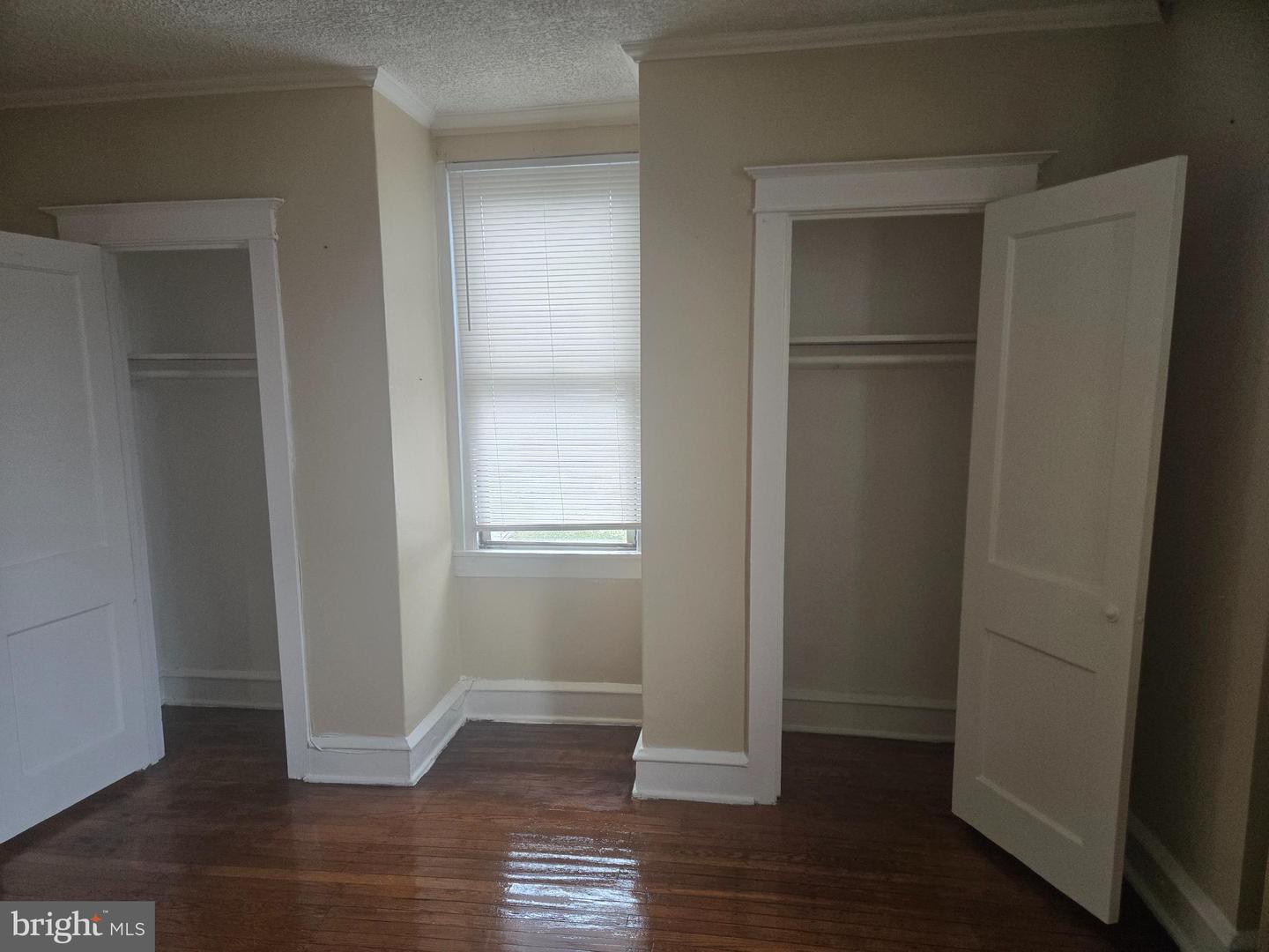 5345 W Berks St #2nd Floor Property Photo 7