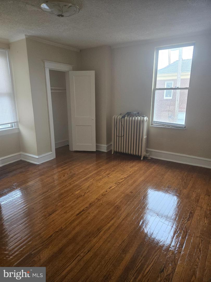 5345 W Berks St #2nd Floor Property Photo 8