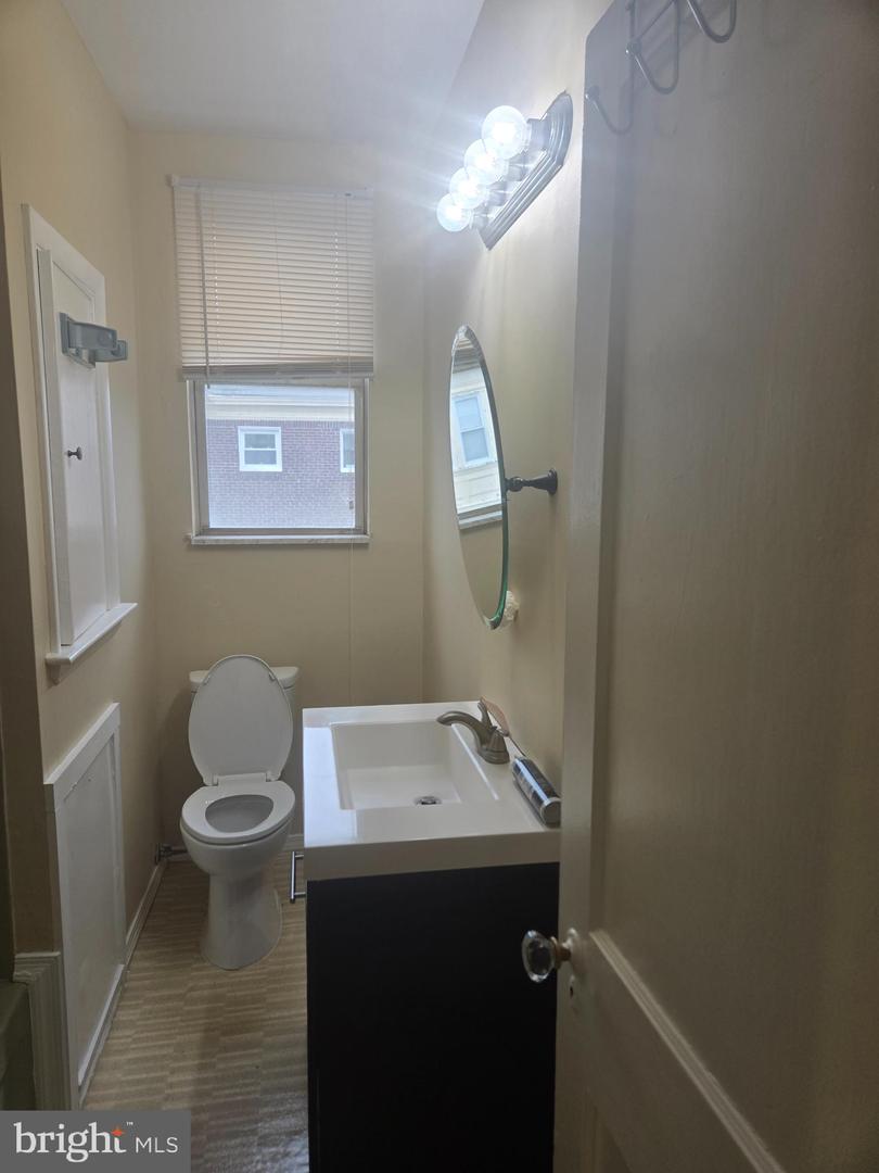 5345 W Berks St #2nd Floor Property Photo 10