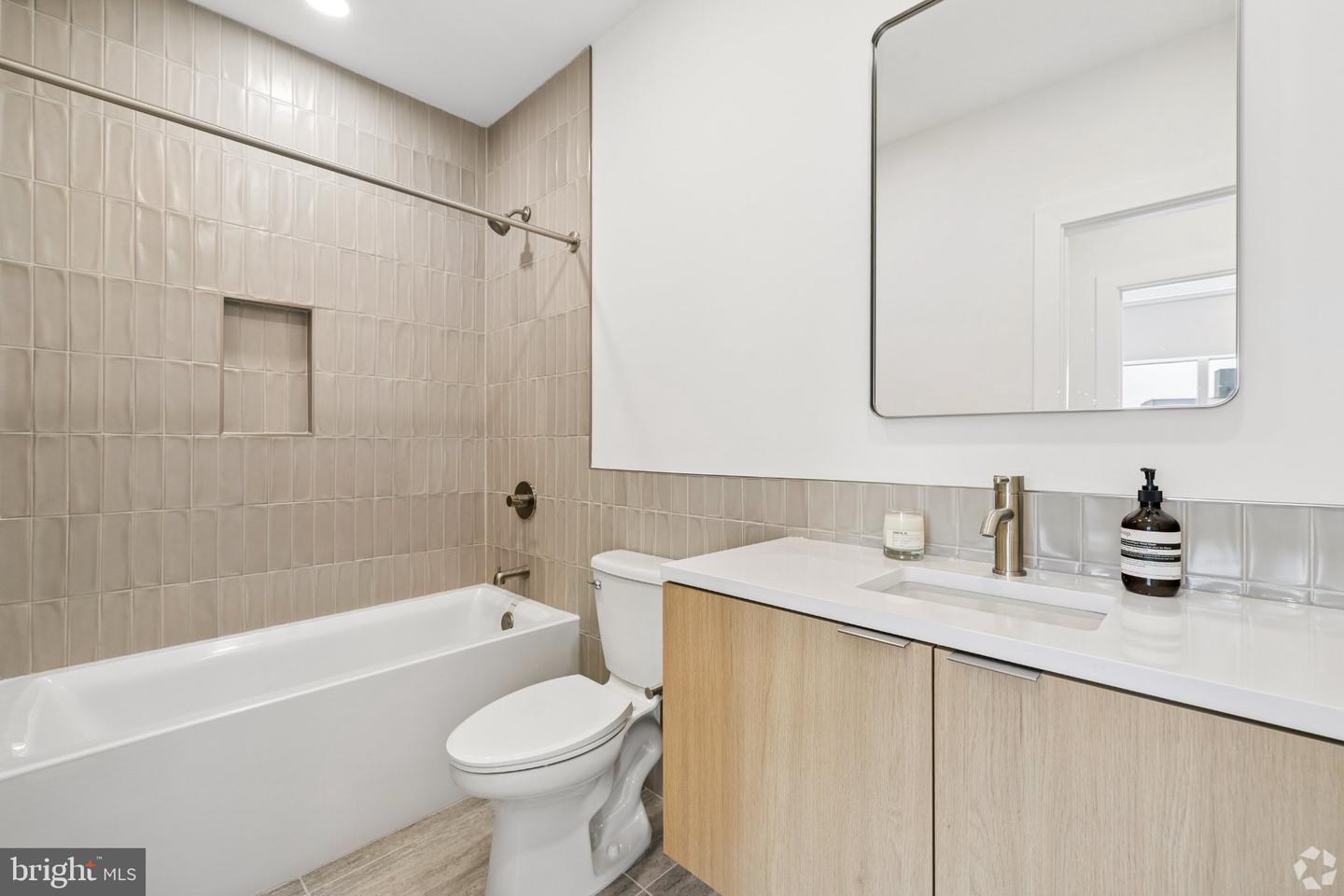 1440 N Front St #2bed Property Photo 7