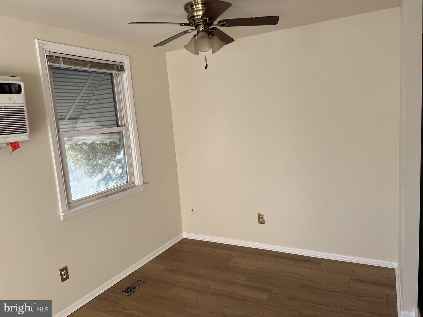 205 E Erica Pl Property Photo 3