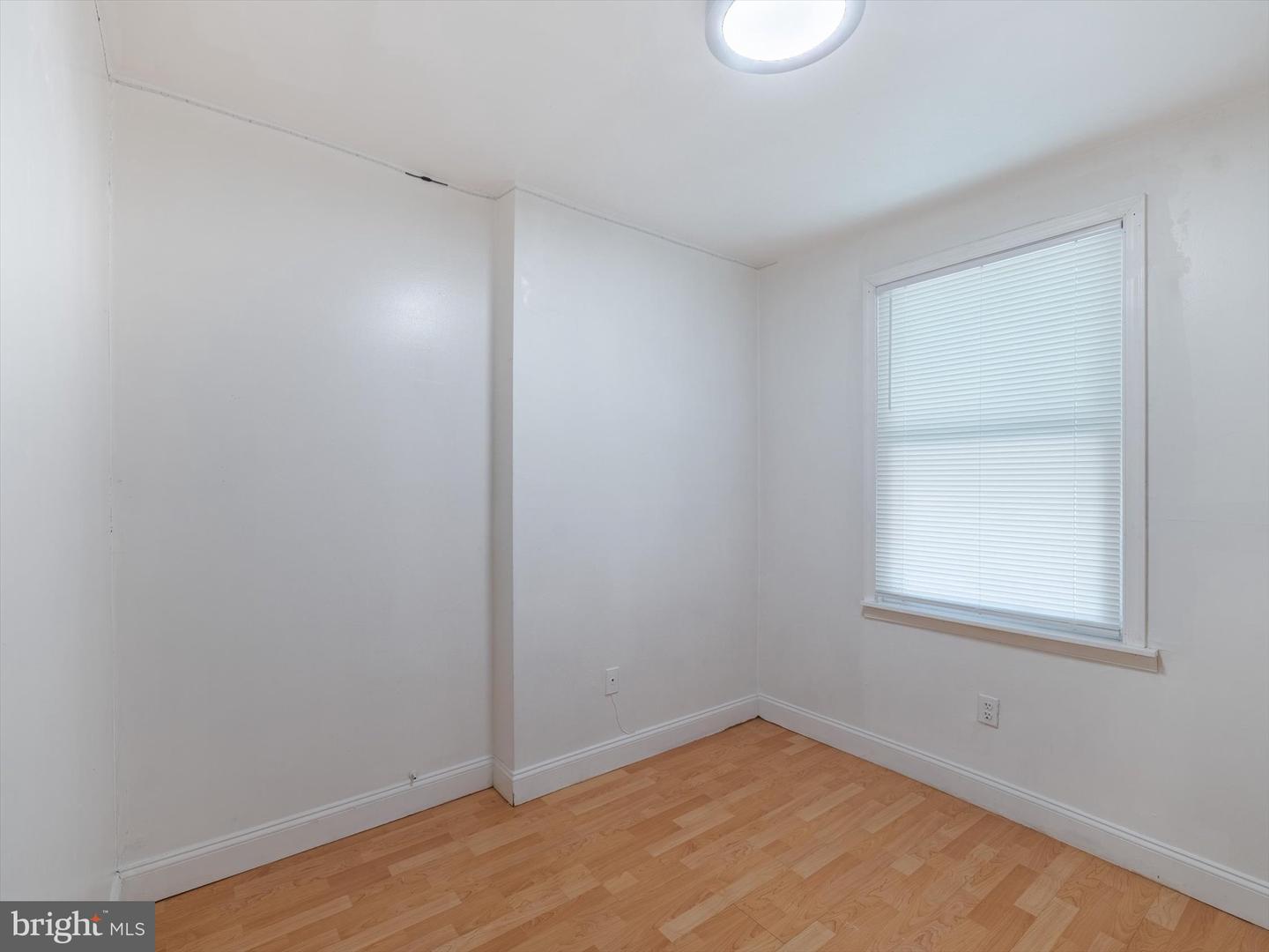 2442 S Sheridan St Property Photo 6