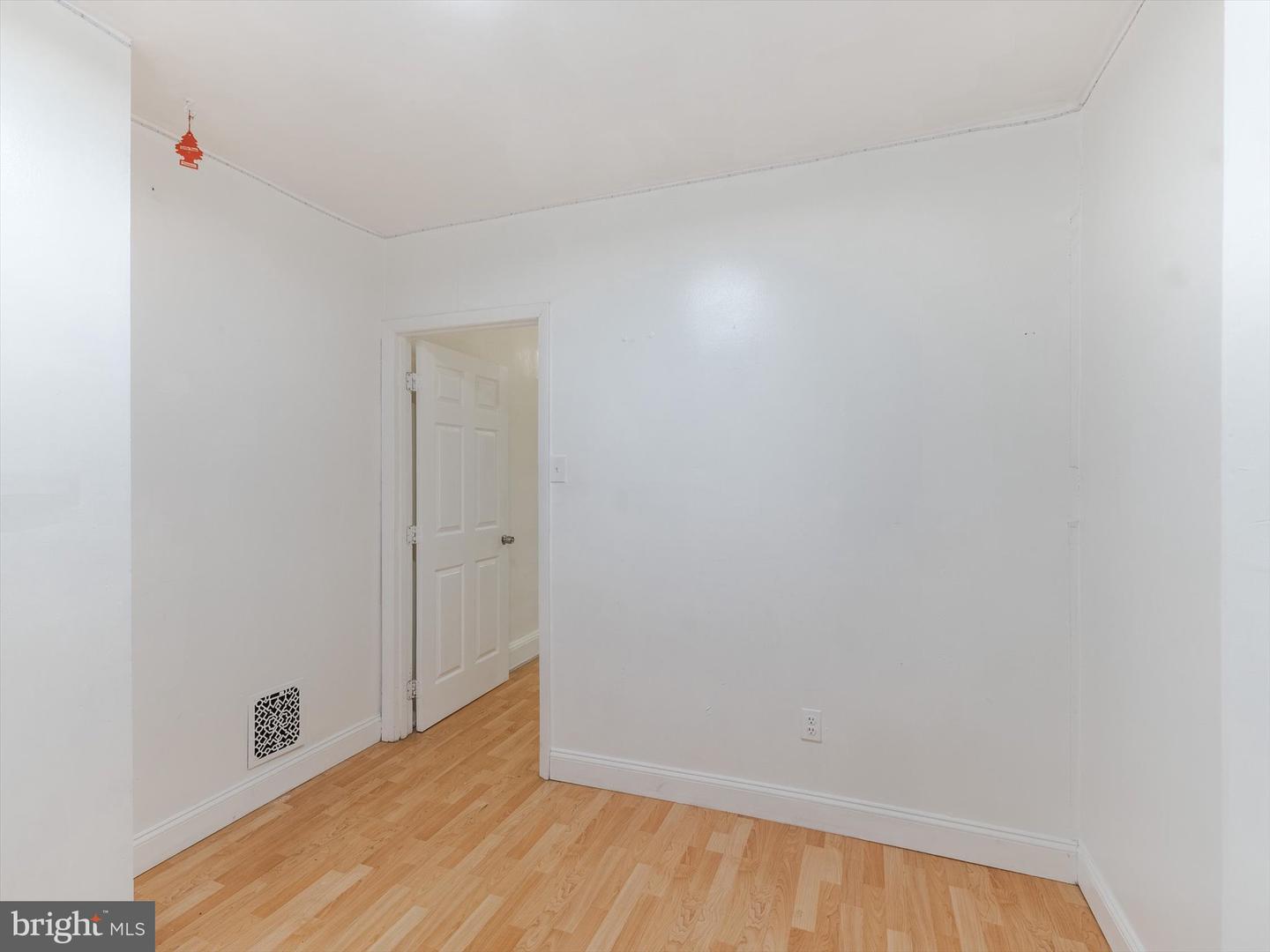 2442 S Sheridan St Property Photo 7