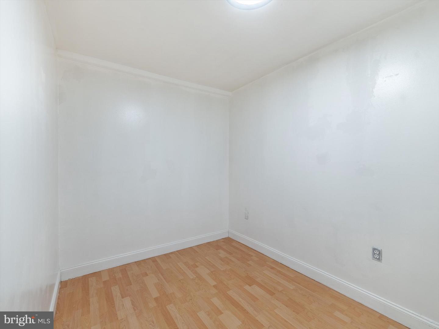 2442 S Sheridan St Property Photo 8