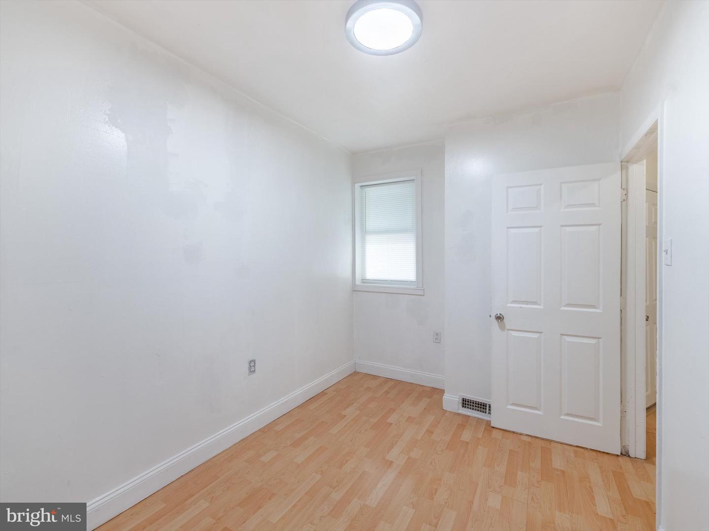 2442 S Sheridan St Property Photo 9