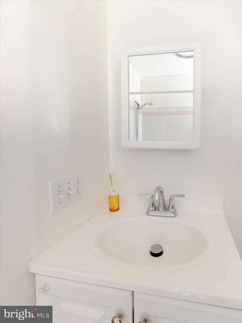 2442 S Sheridan St Property Photo 15