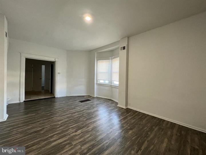 5134 Spruce St Property Photo 2