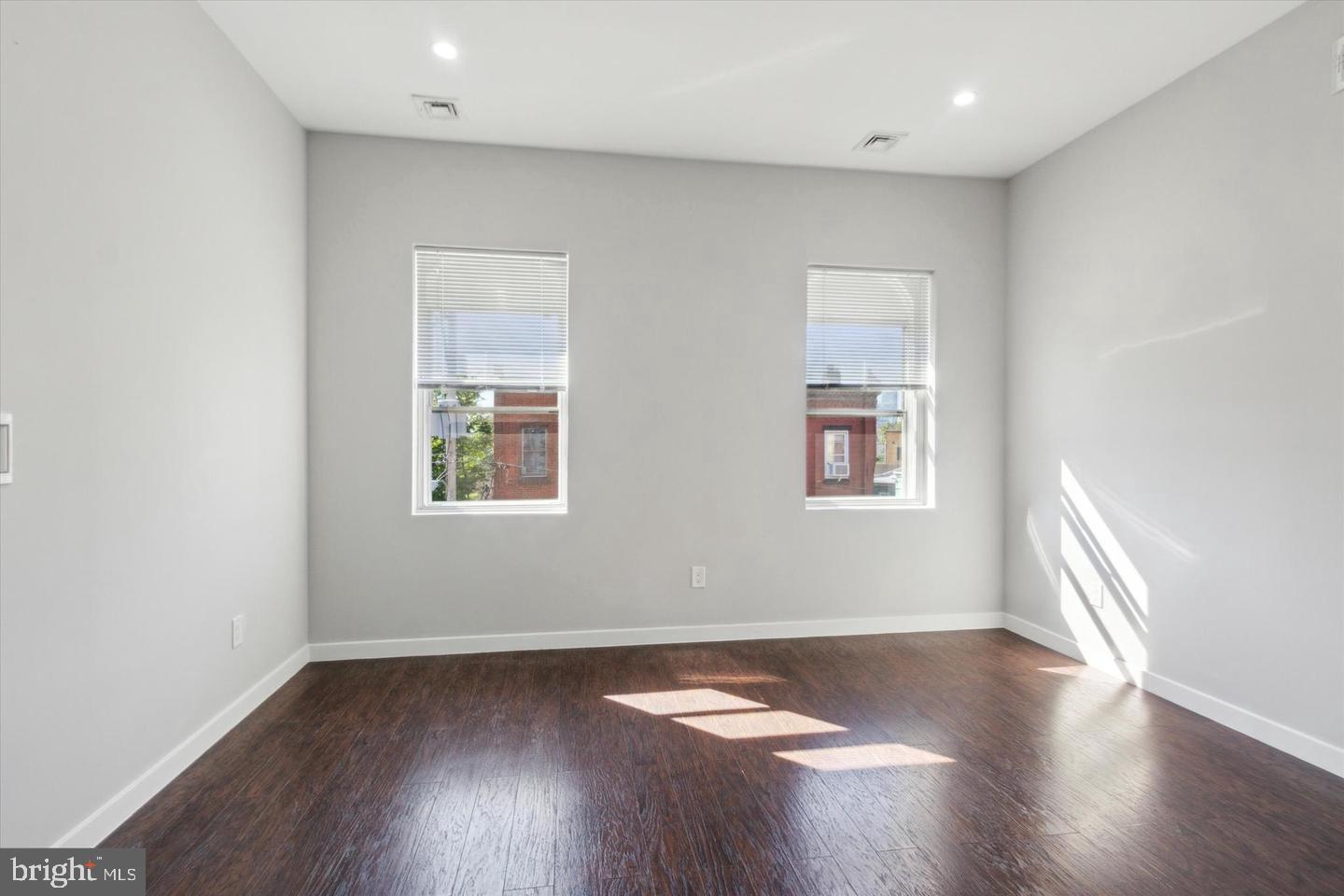 2709 W Glenwood Ave Property Photo 13