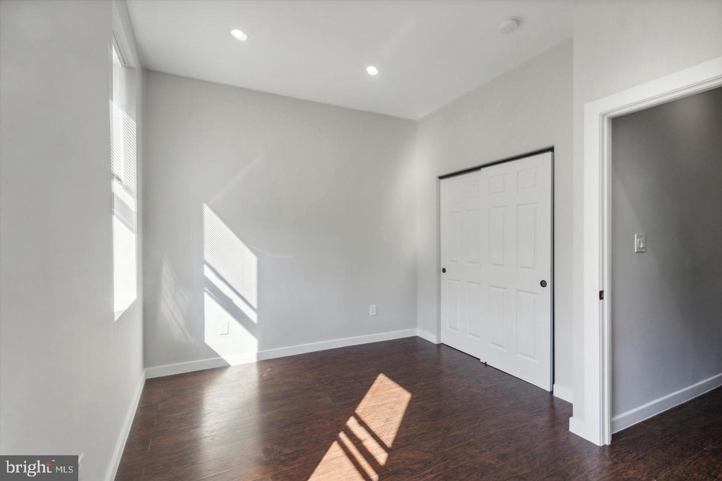 2709 W Glenwood Ave Property Photo 18