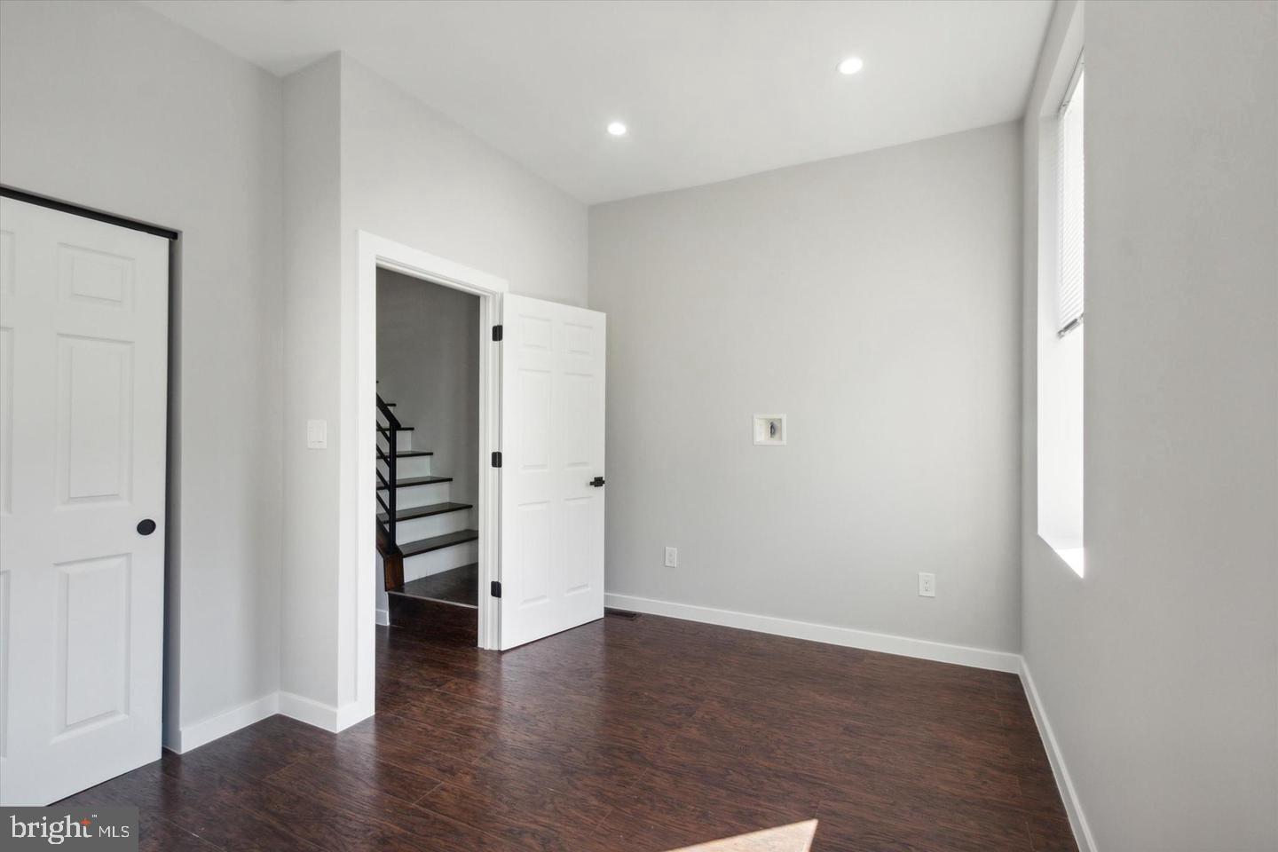 2709 W Glenwood Ave Property Photo 19