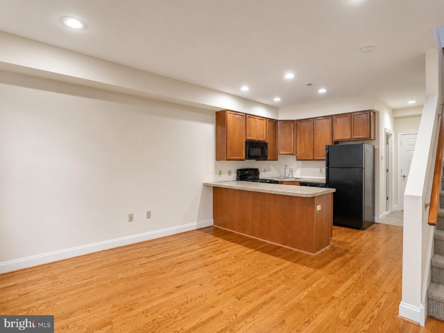 2542 W Girard Ave #2 Property Photo 3