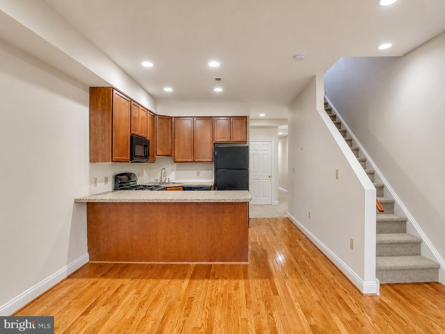 2542 W Girard Ave #2 Property Photo 4
