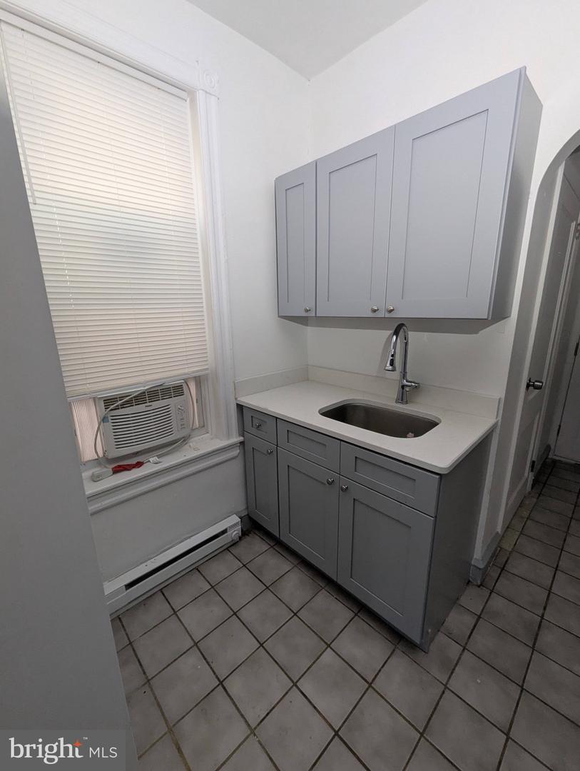 5205 N 5th St #1r Property Photo 2