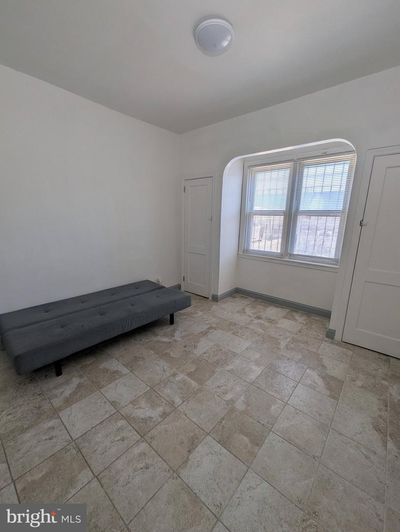 5205 N 5th St #1r Property Photo 5
