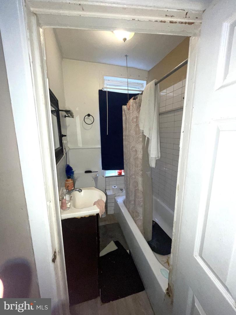 4231 Parrish St Property Photo 5