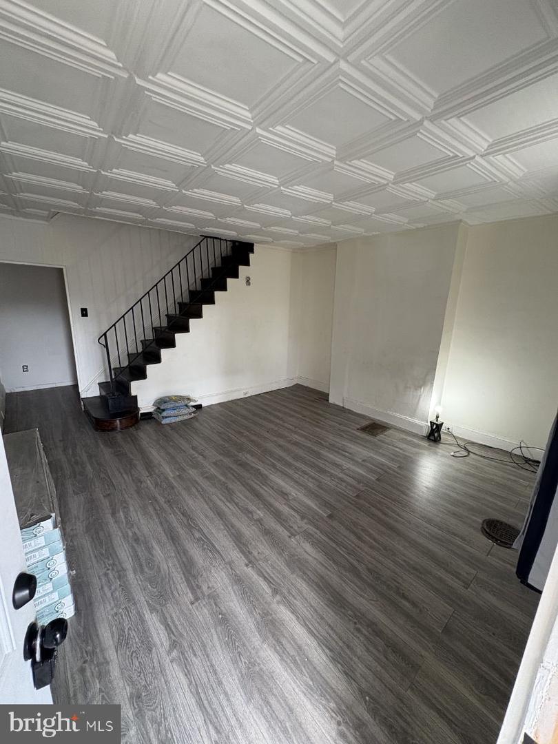 6074 N Norwood St Property Photo 3