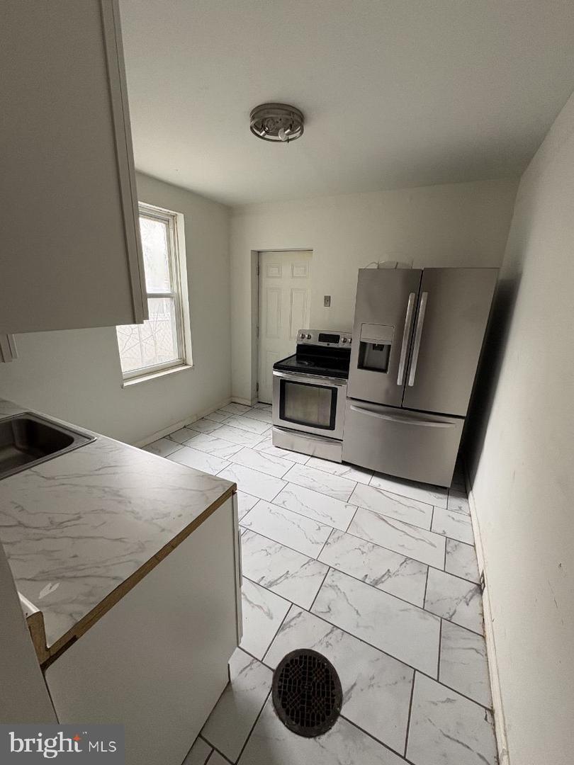 6074 N Norwood St Property Photo 7