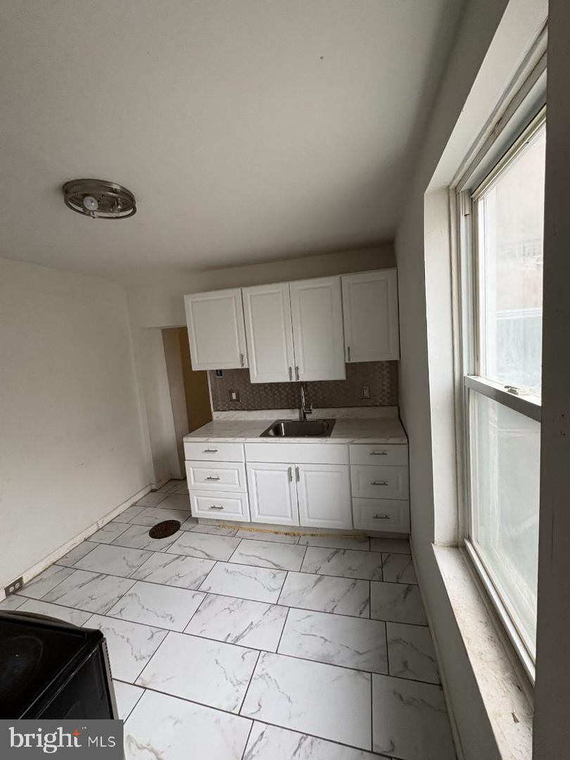 6074 N Norwood St Property Photo 8