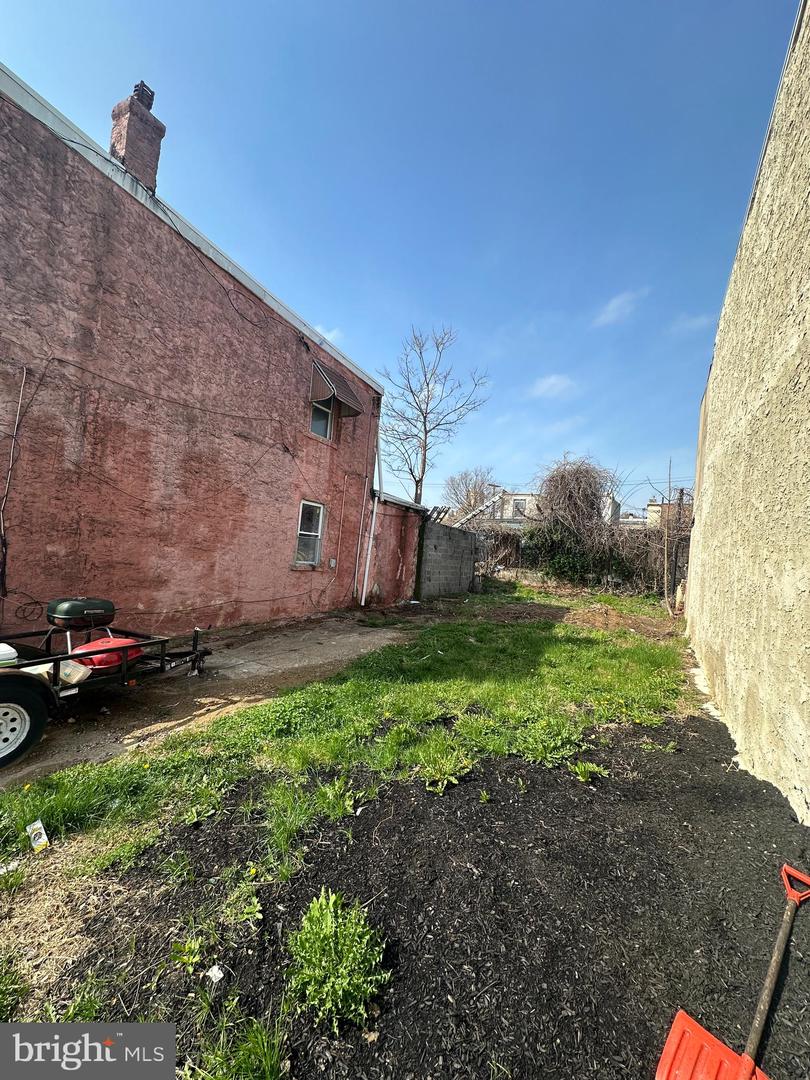 2305 W Sergeant St Property Photo 3