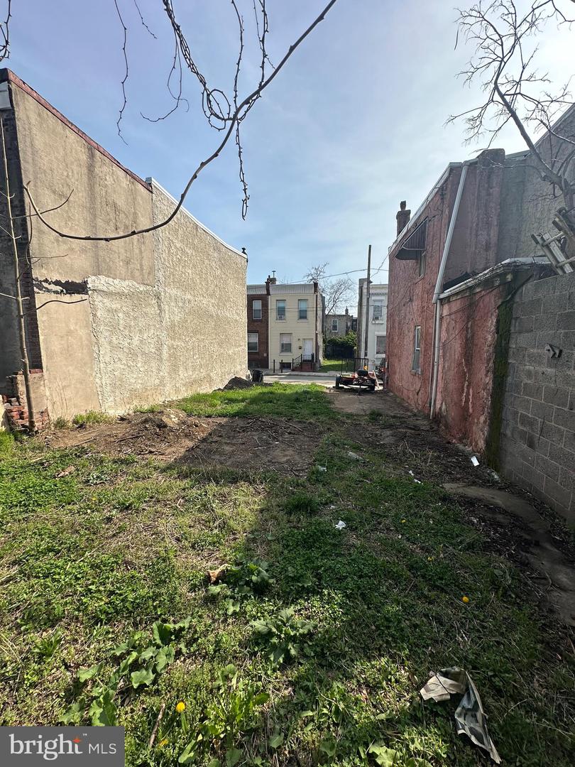 2305 W Sergeant St Property Photo 4