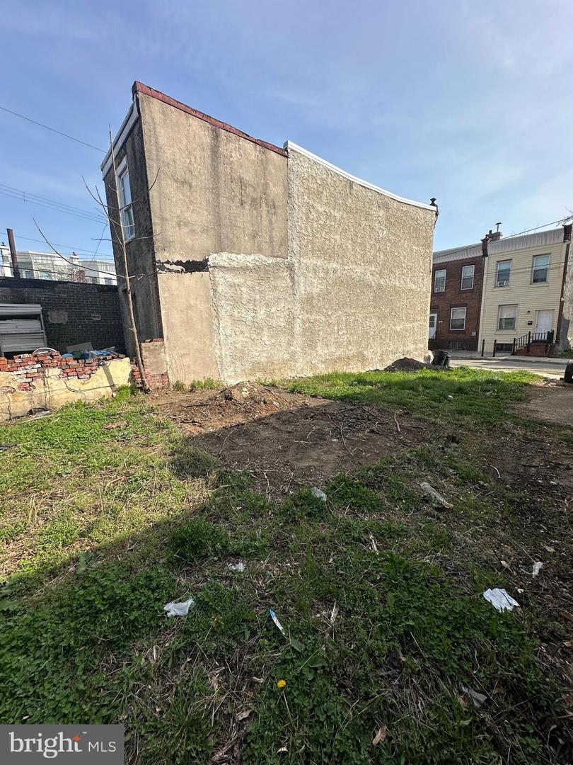 2305 W Sergeant St Property Photo 5