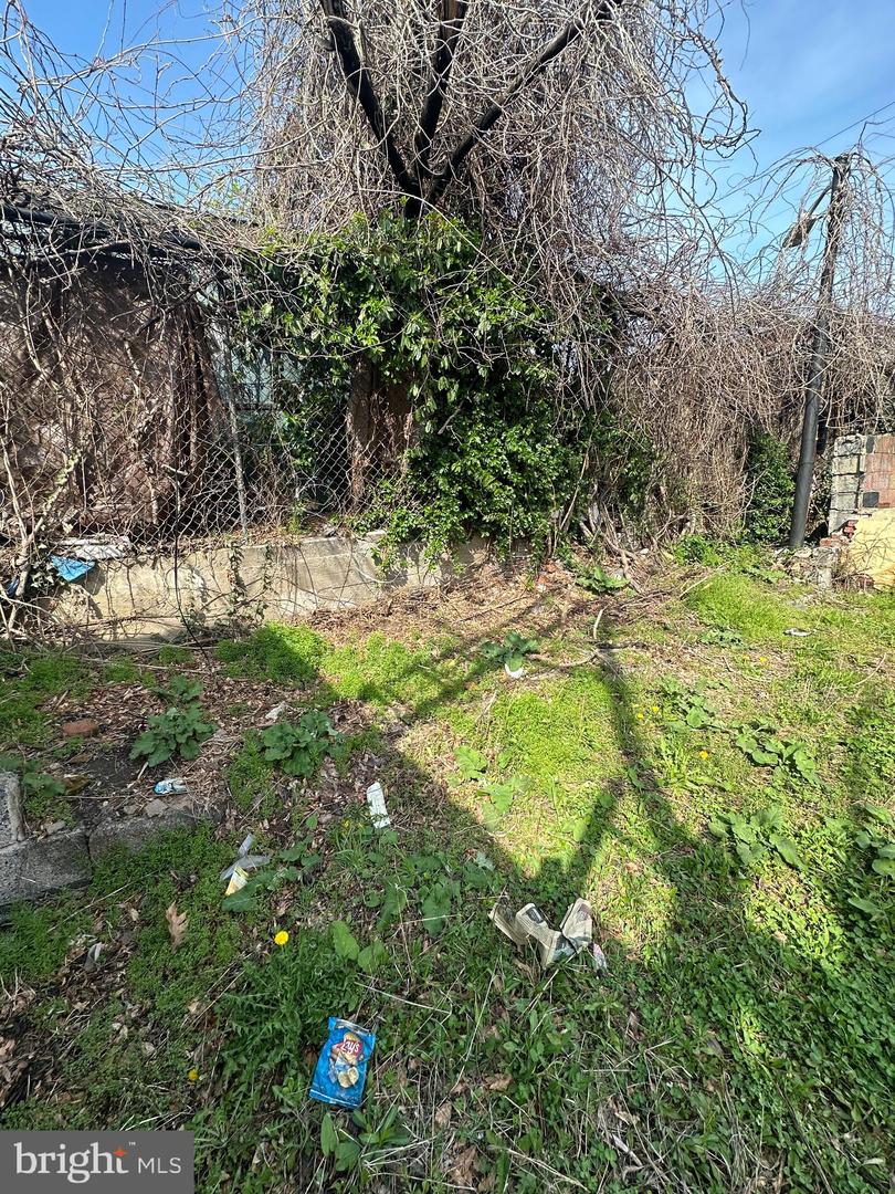 2305 W Sergeant St Property Photo 6