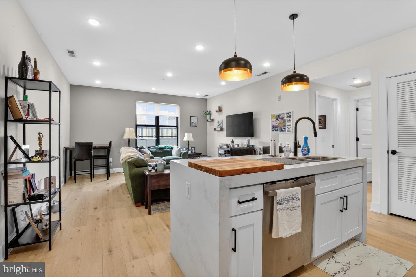 1232 N FRONT ST #3D Property Photo 1
