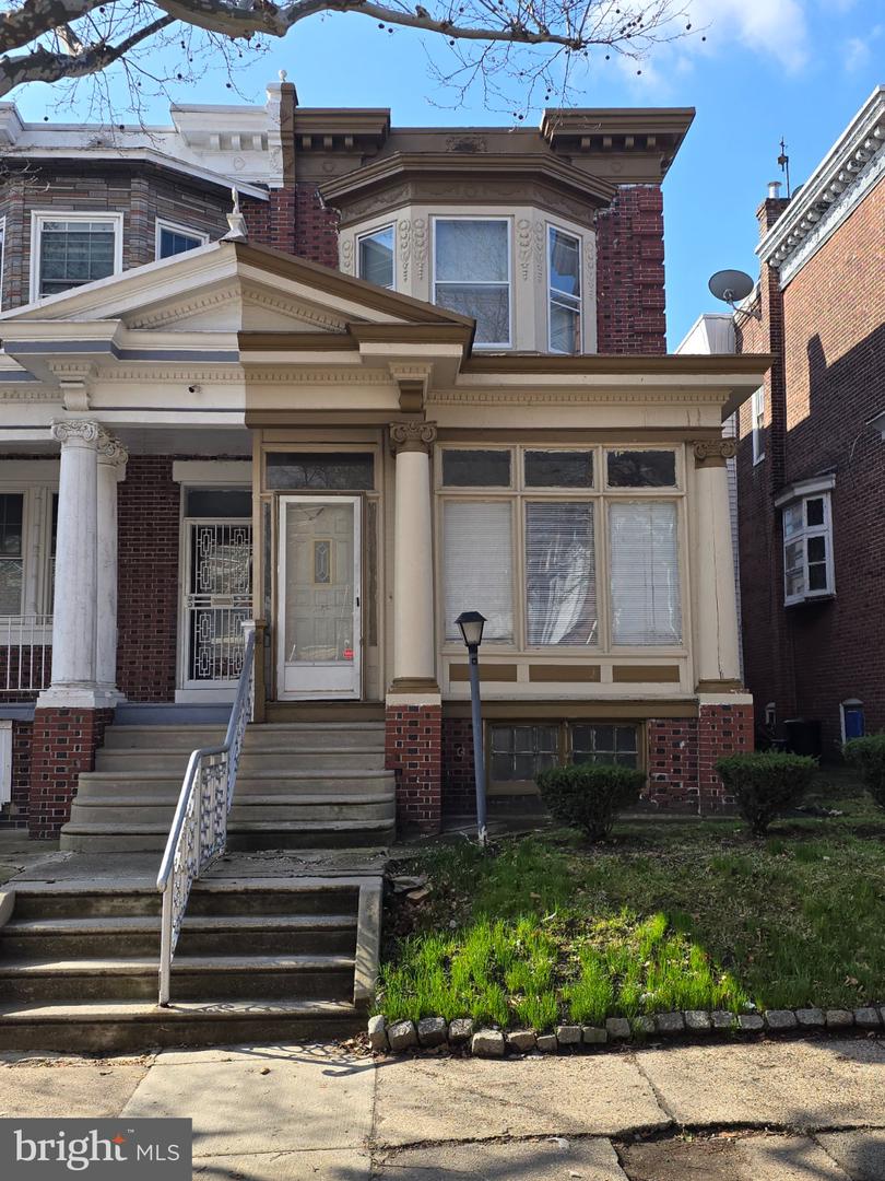 1426 LINDLEY AVE