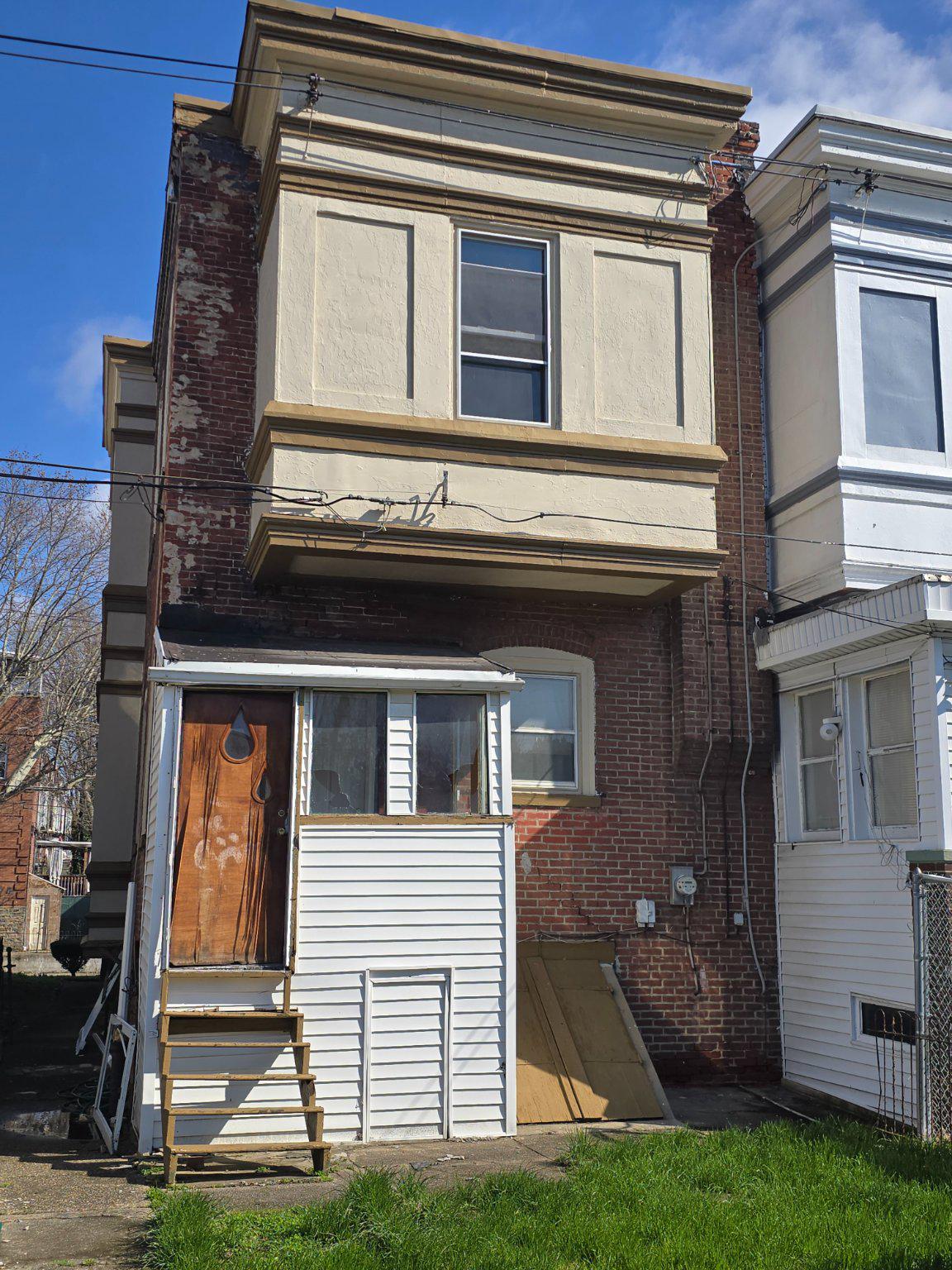 1426 Lindley Ave Property Photo 3
