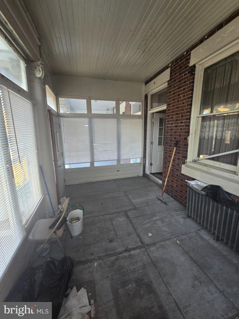 1426 Lindley Ave Property Photo 4
