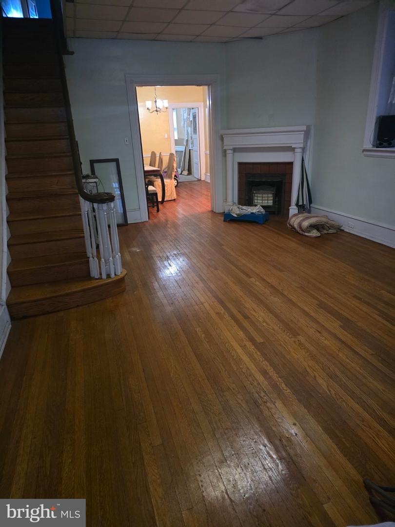 1426 Lindley Ave Property Photo 7