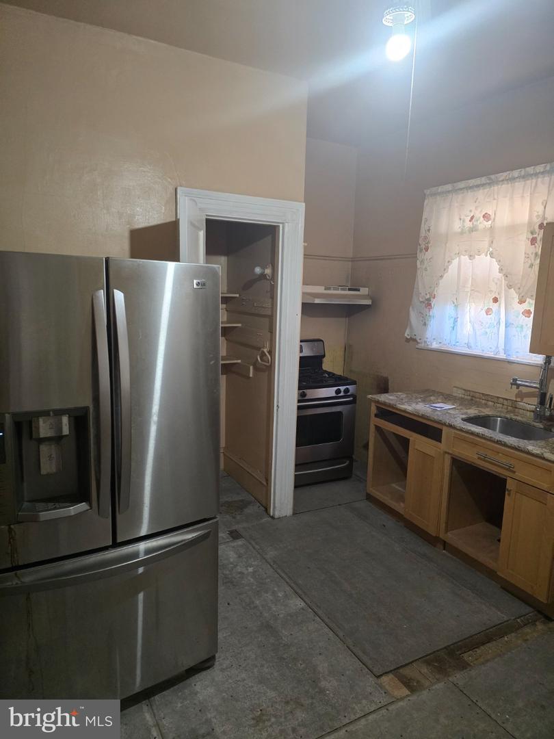 1426 Lindley Ave Property Photo 12