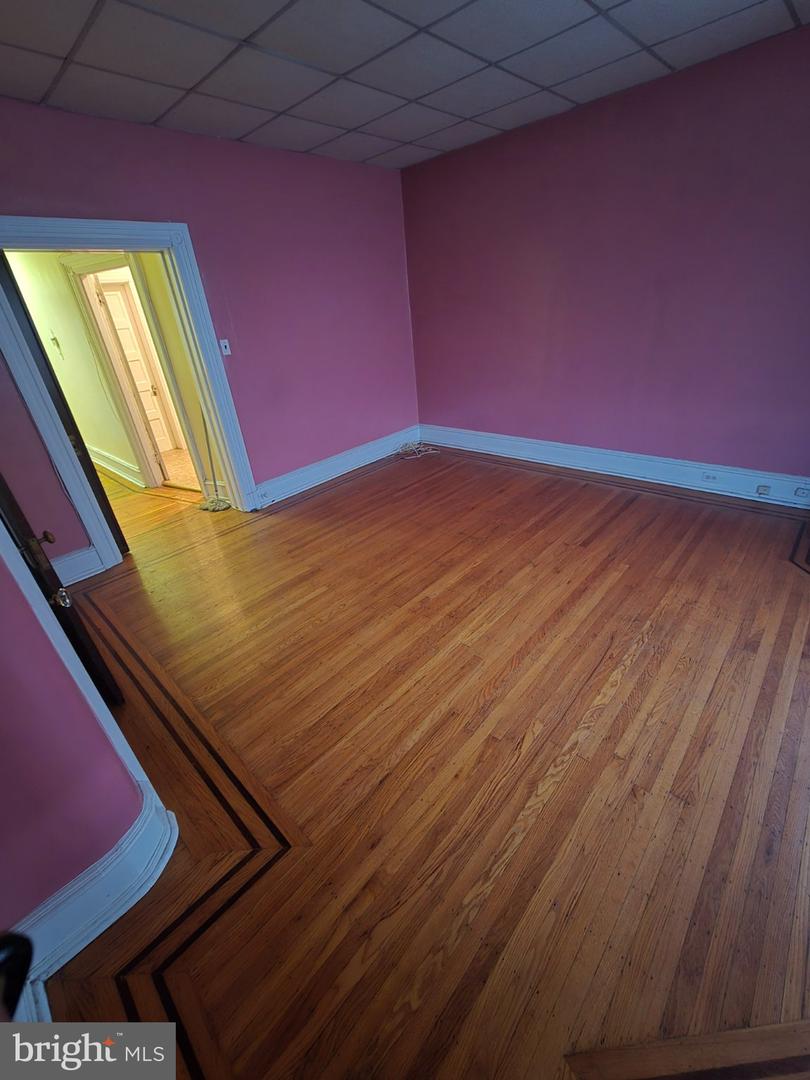 1426 Lindley Ave Property Photo 16