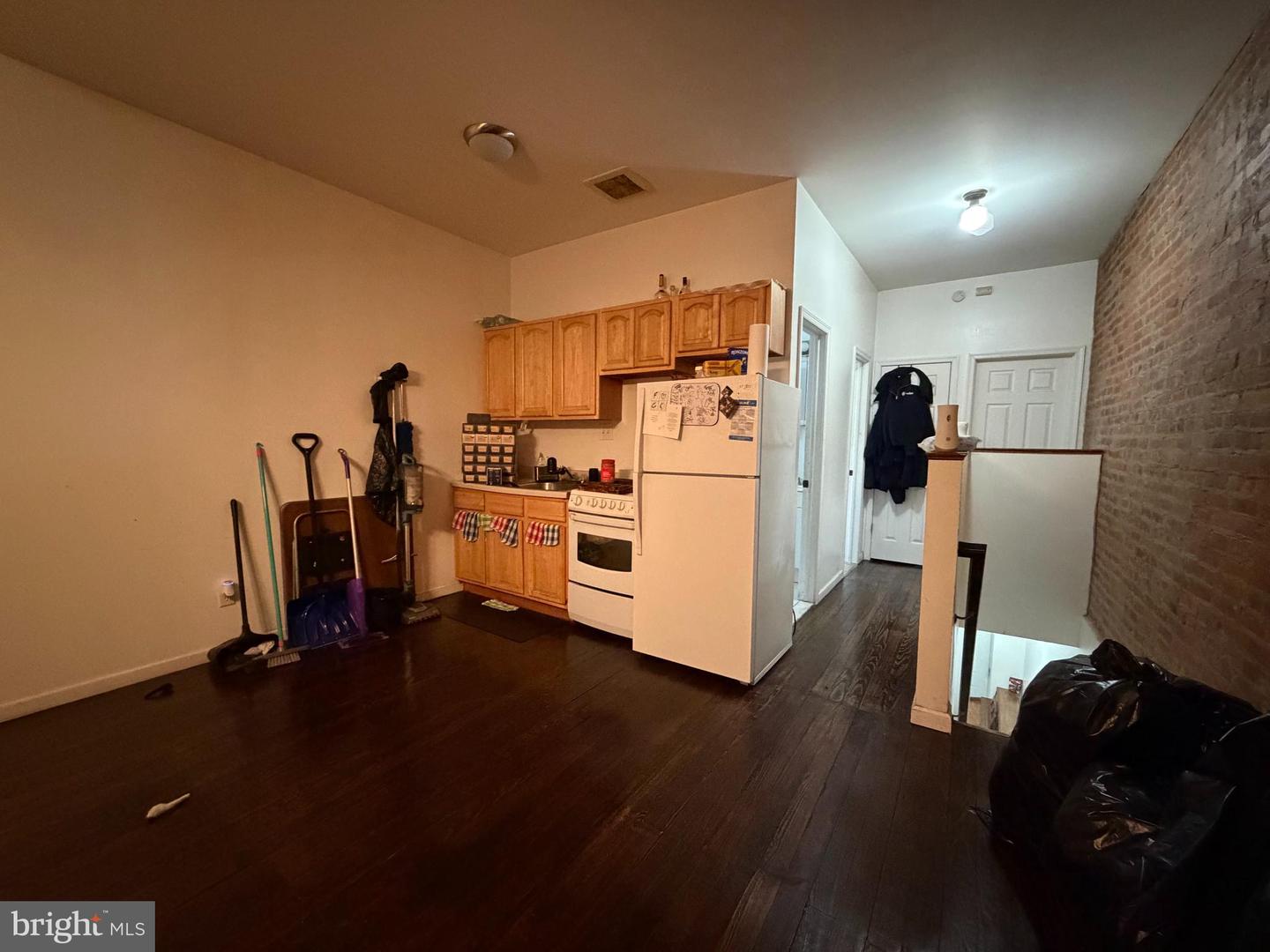 2255 E Clearfield St Property Photo 6