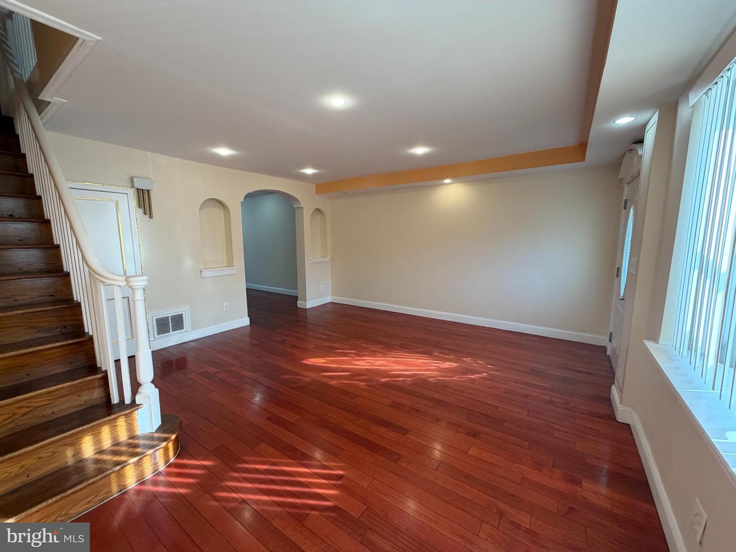 6735 Grovers Ave Property Photo 8