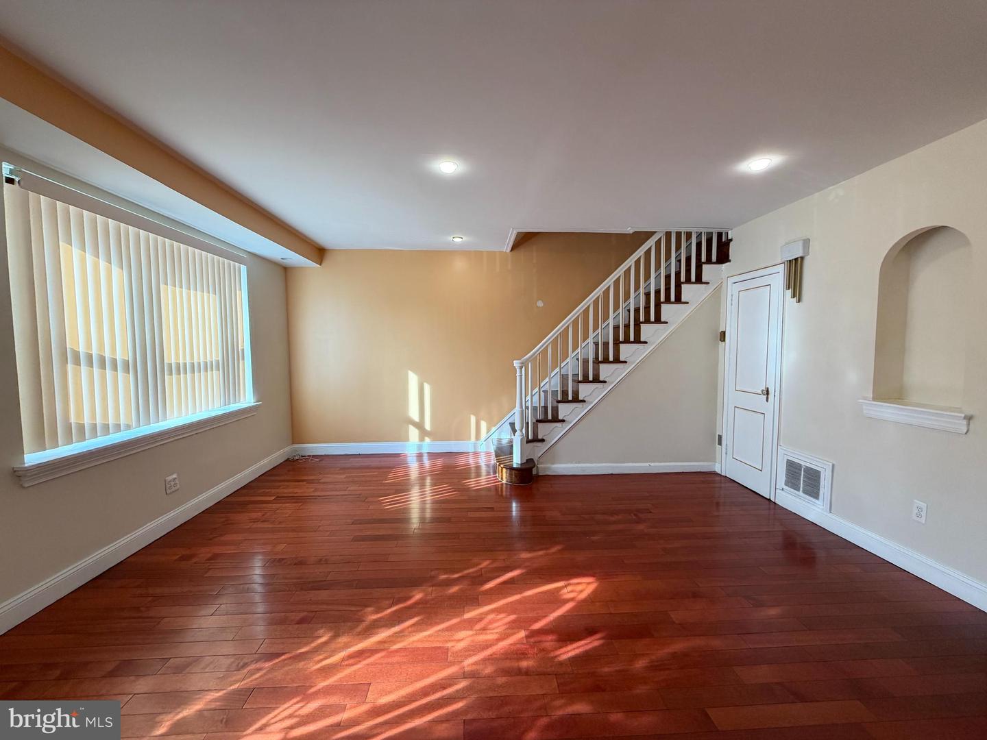 6735 Grovers Ave Property Photo 12