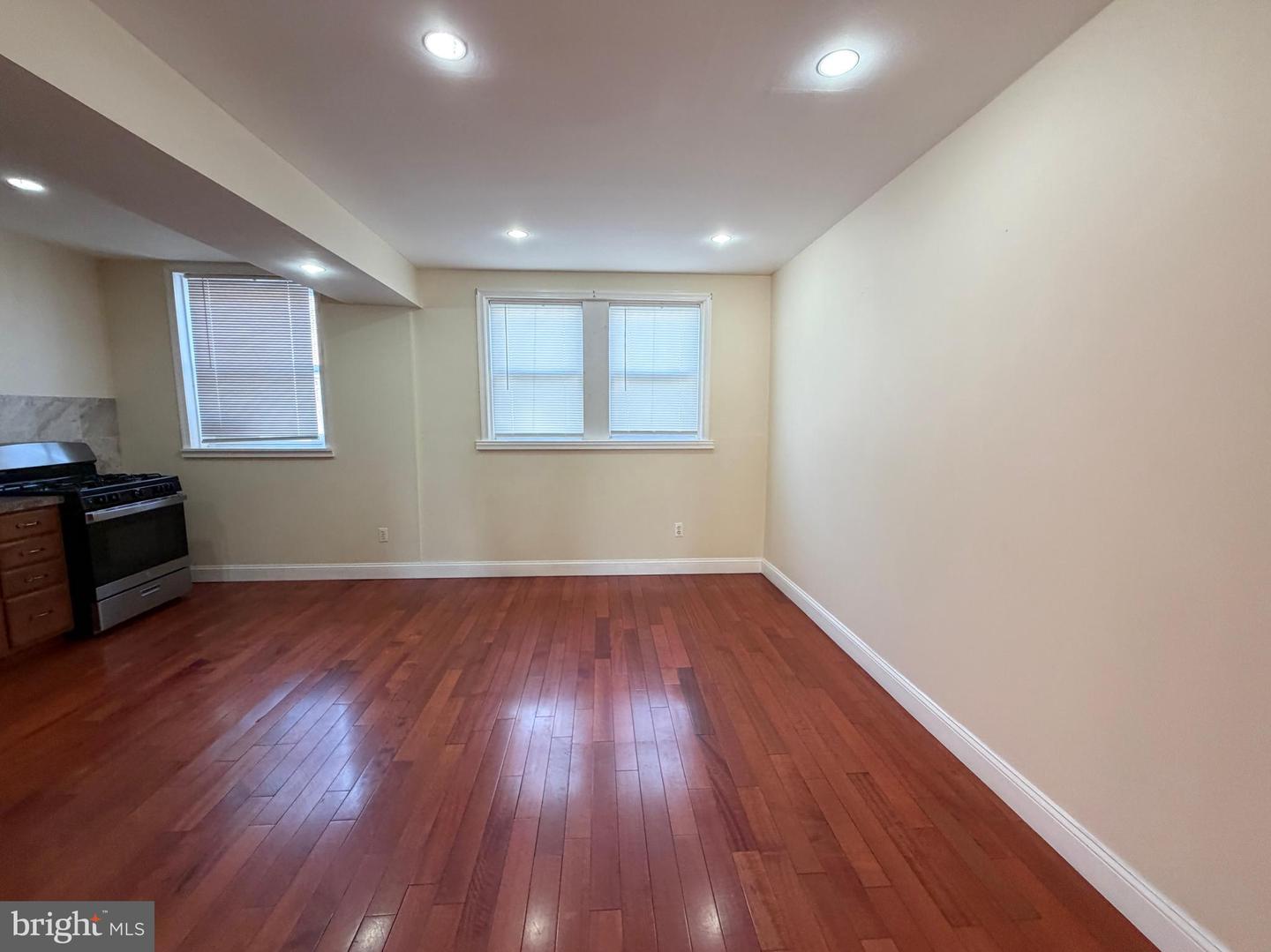 6735 Grovers Ave Property Photo 14