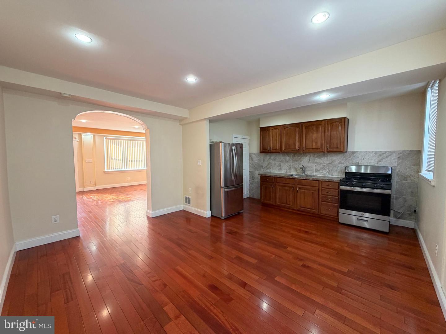 6735 Grovers Ave Property Photo 21
