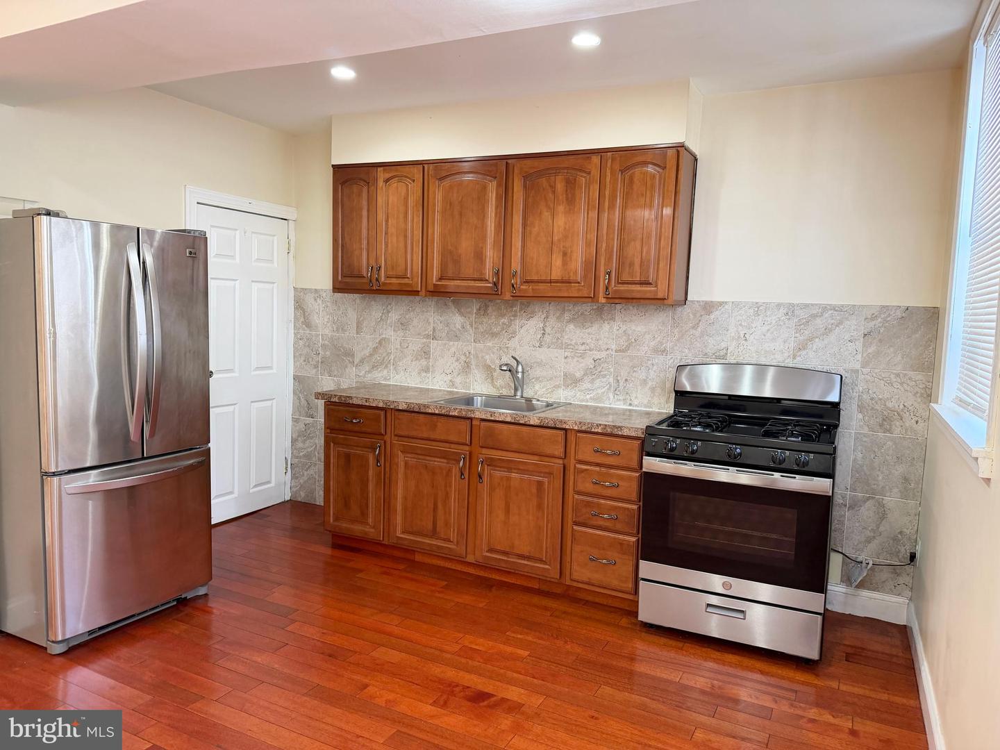 6735 Grovers Ave Property Photo 23