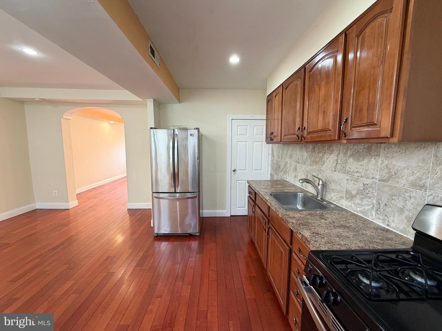 6735 Grovers Ave Property Photo 26