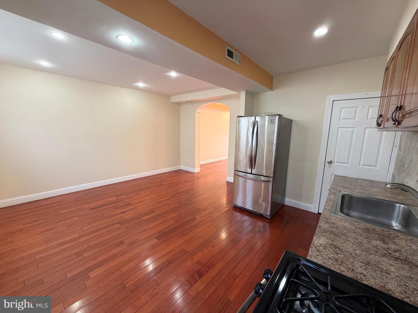 6735 Grovers Ave Property Photo 27