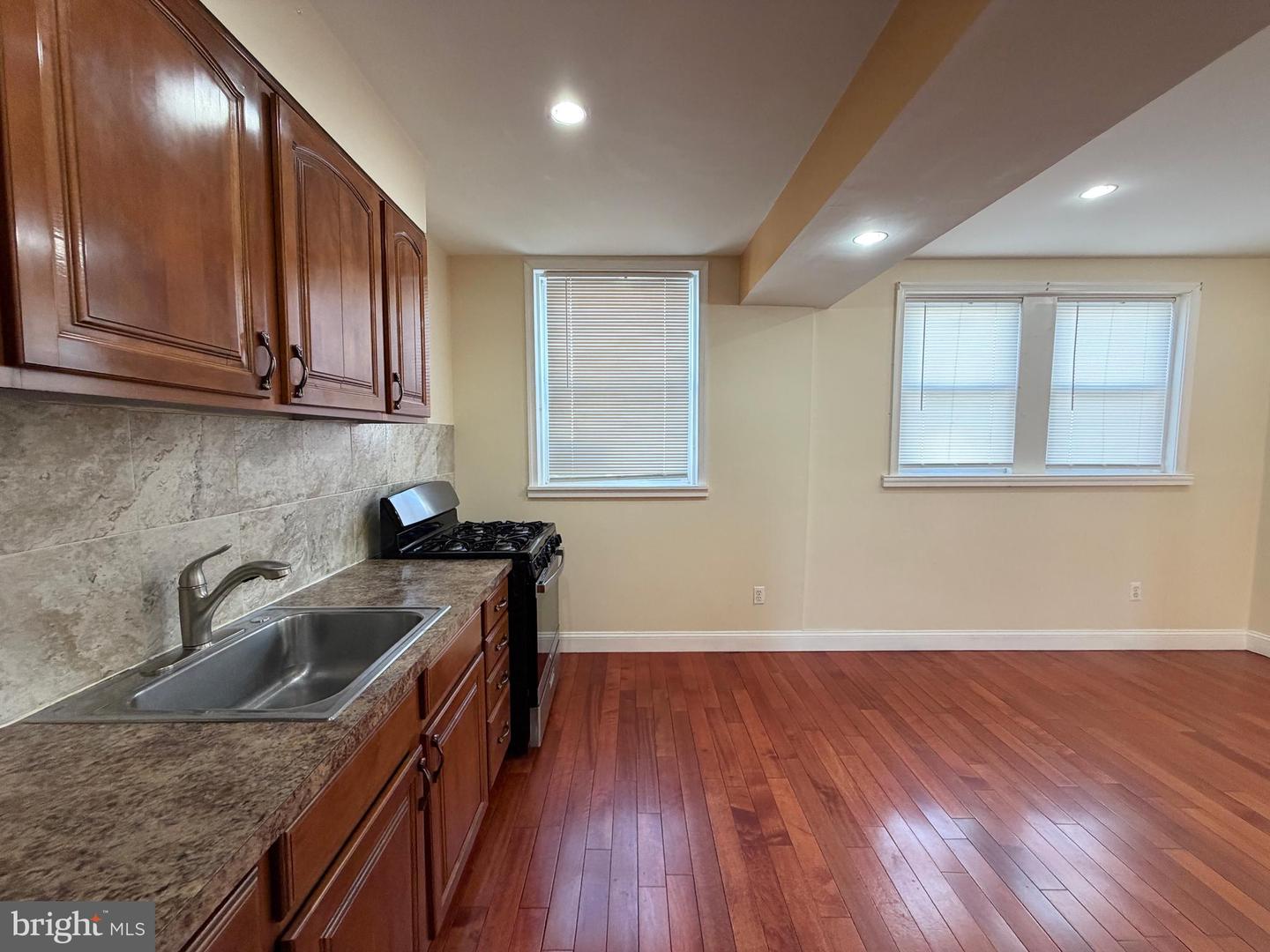 6735 Grovers Ave Property Photo 28