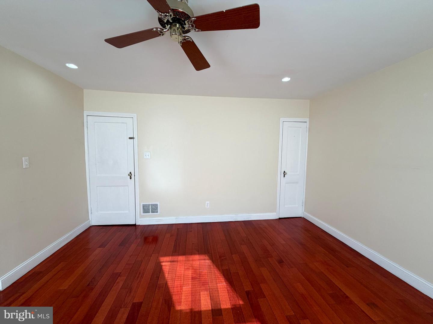 6735 Grovers Ave Property Photo 38