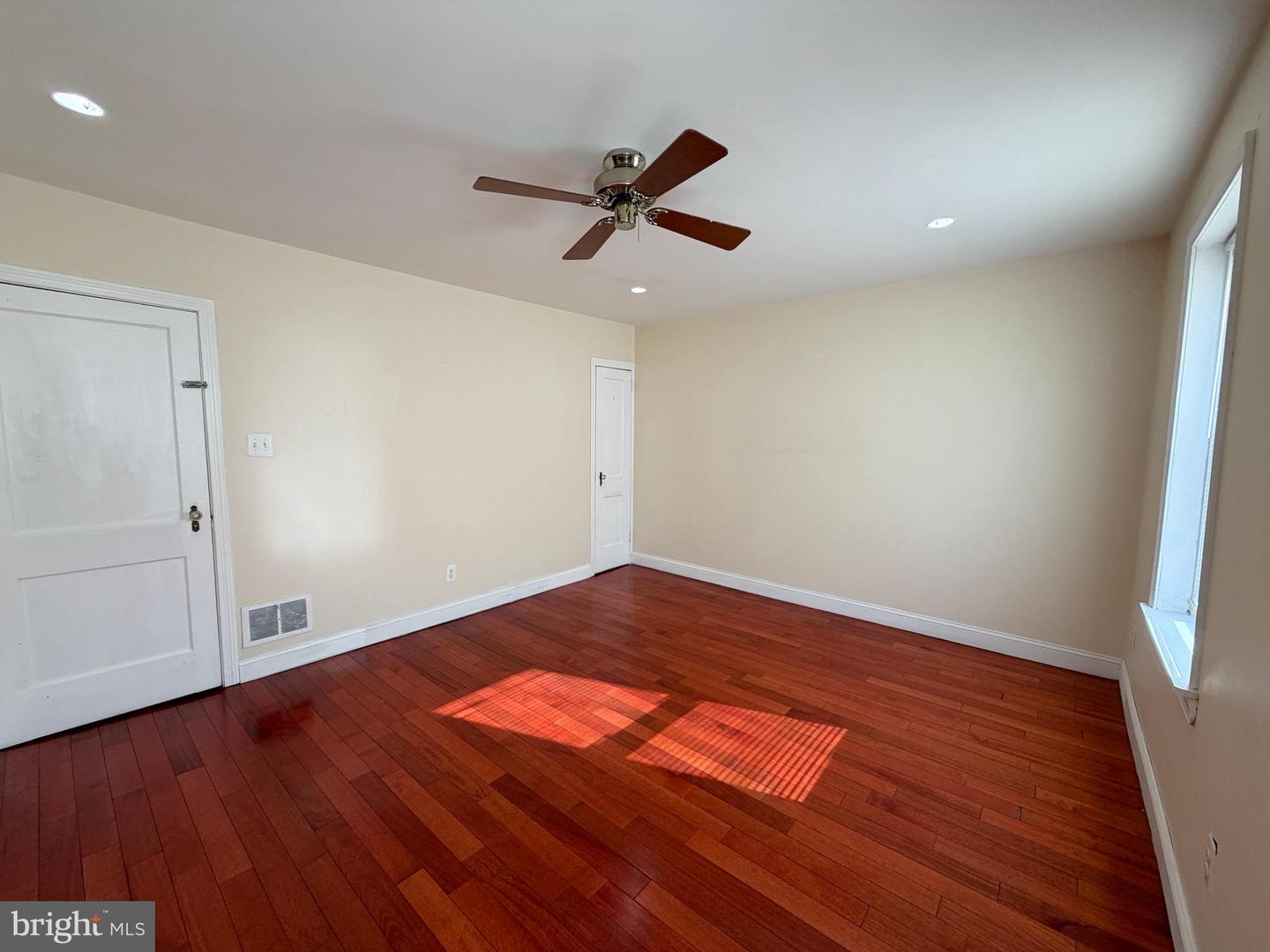 6735 Grovers Ave Property Photo 39