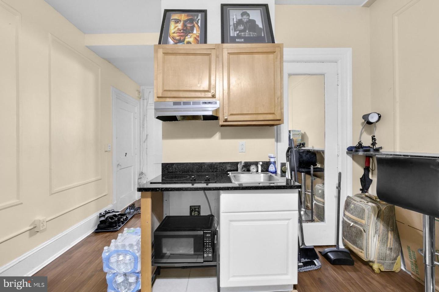 1324 Locust St #420 Property Photo 3